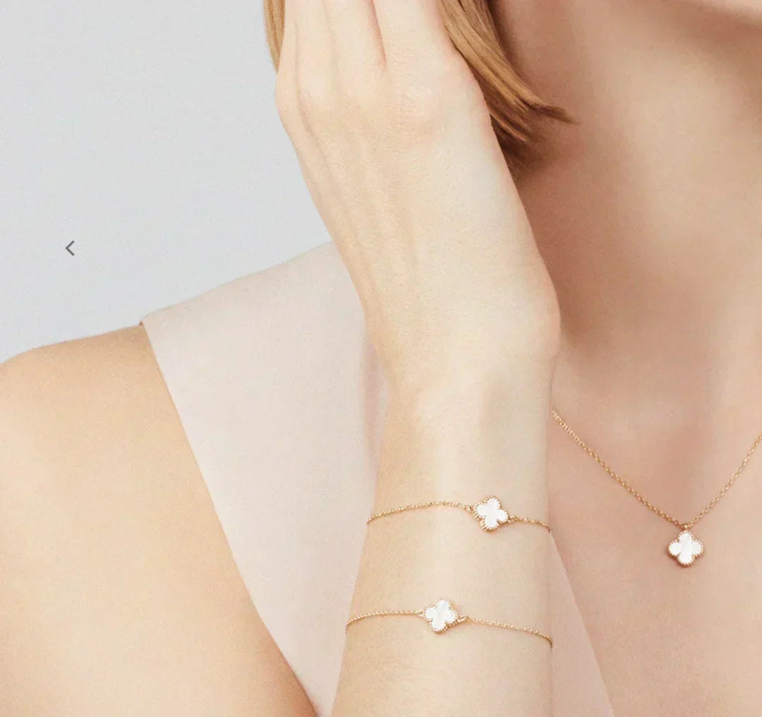 CLOVER LEAF NECKLACE | WHITE GOLD