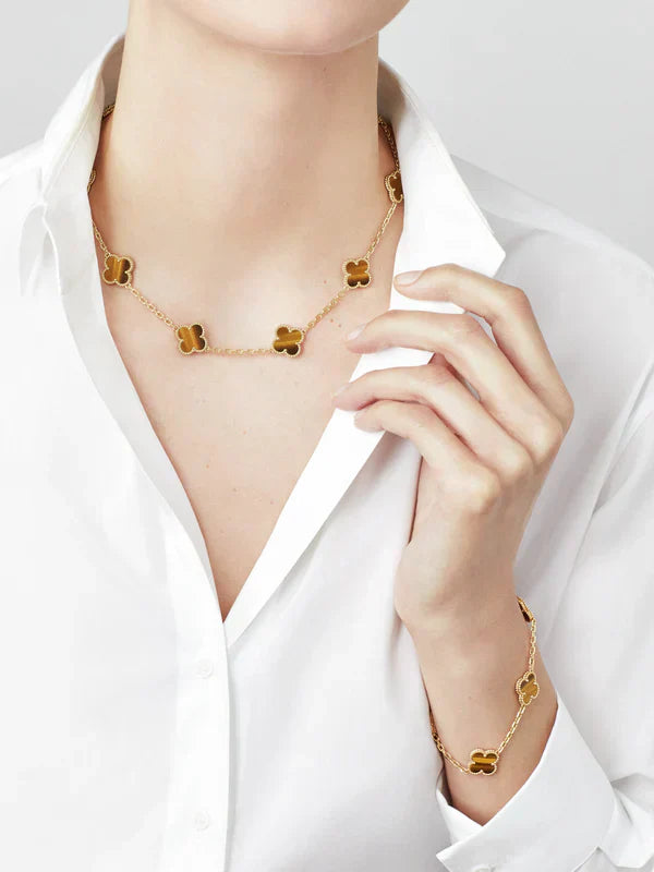 CLOVER LEAF NECKLACE 10 | AMBER