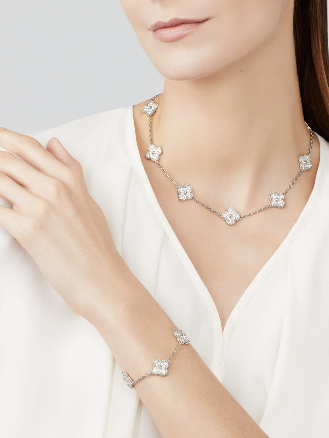 CLOVER DIAMOND NECKLACE 10 | SILVER